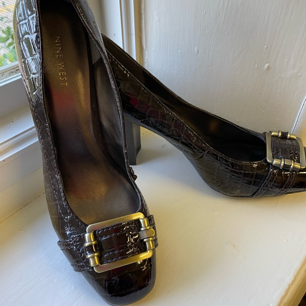 Nine West size 10 approx 2 1/2 inch heel